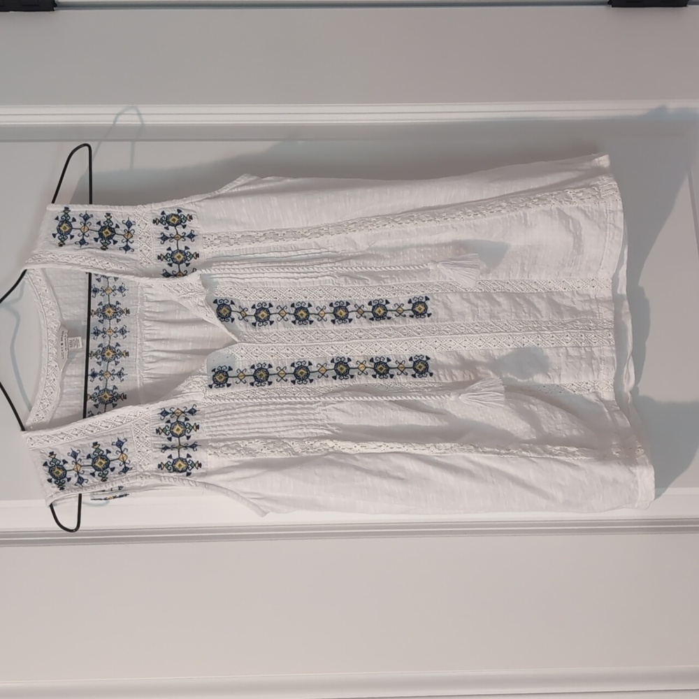 Lucky Brand ladies lace Embroidery tank Size Medium